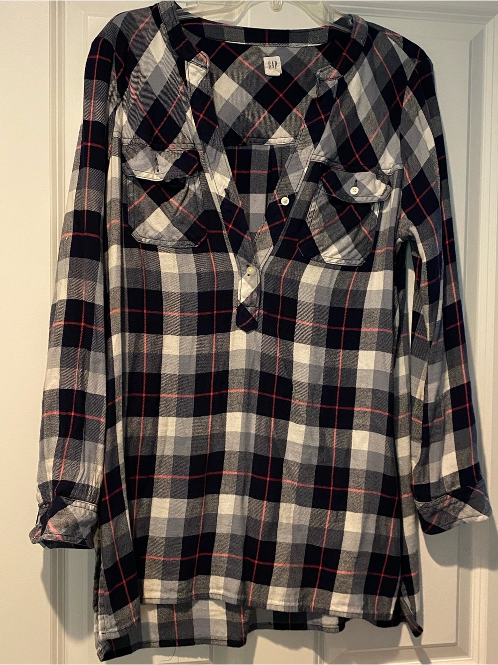 GAP Women’s Black, White & Red Plaid Button-Front Shirt